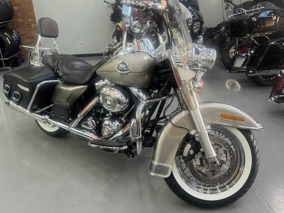 HARLEY-DAVIDSON ROAD KING CLASSIC 